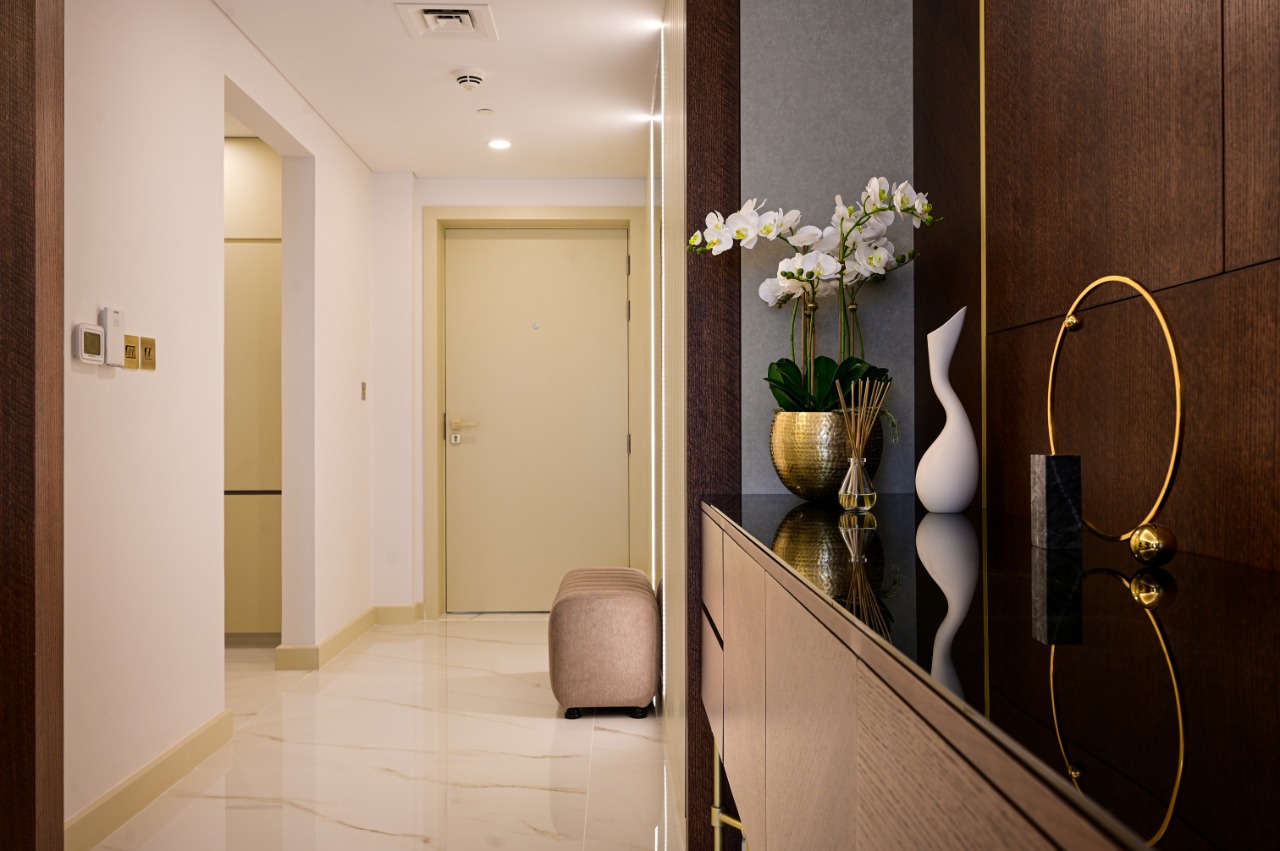 Apartment 812 image 10